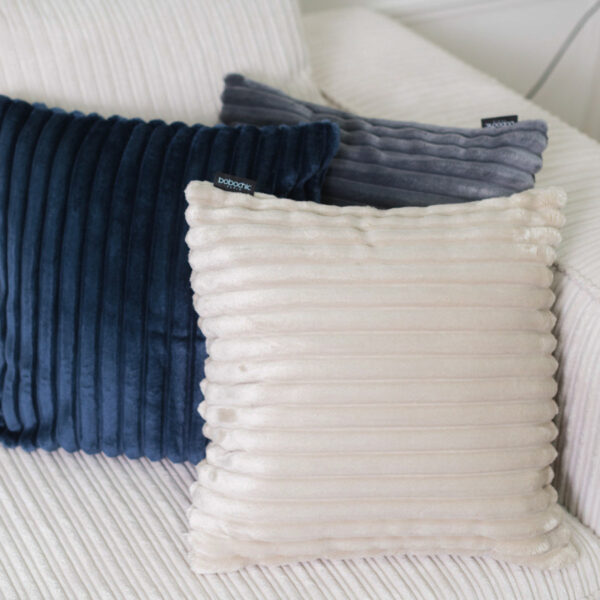 Coussin BOBOCHIC OSLO bleu carré en gros velours côtelé pour intérieur