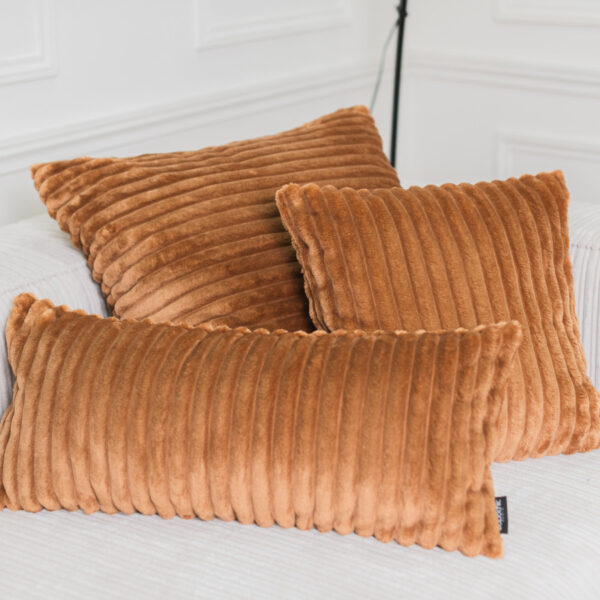Coussin BOBOCHIC OSLO jaune en gros velours côtelé, format 70 x 30 cm