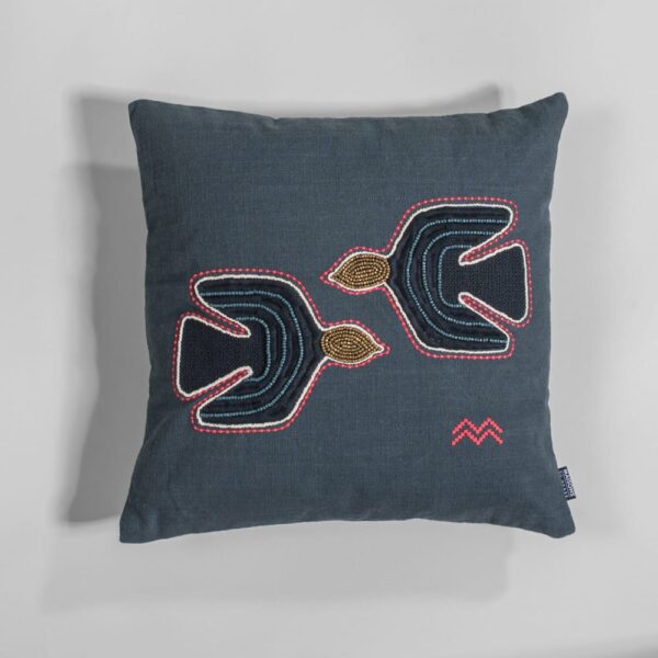 Coussin Abramo Maisons du Monde bleu, carré, brodé et décoré de perles multicolores