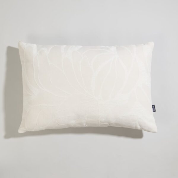 Coussin CASSIVE Maisons du Monde écru à motif feuillage jacquard