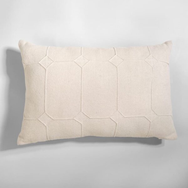 Coussin Biago Maisons du Monde écru à motifs géométriques en relief