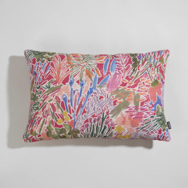Coussin MUSA Maisons du Monde à imprimé floral multicolore et dos fuchsia