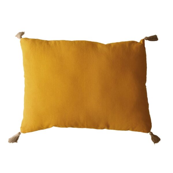 Coussin rectangulaire Enjoy Home jaune moutarde avec quatre pompons en jute