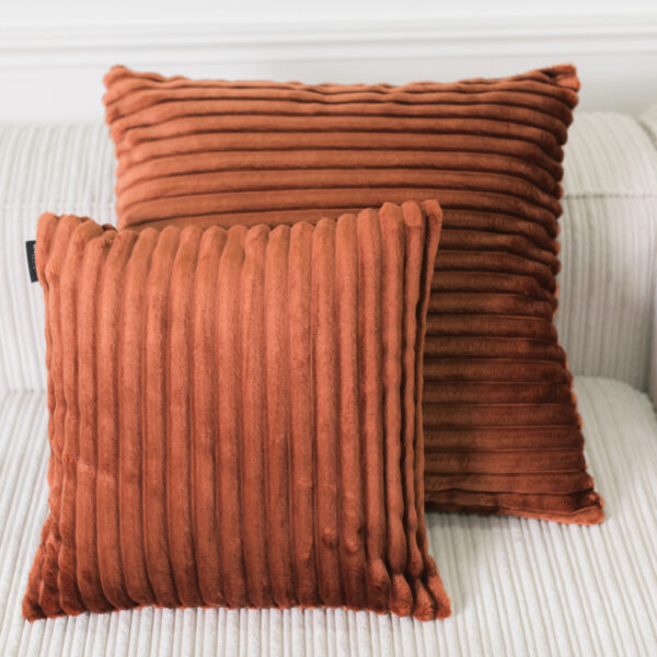 Lot de deux coussins BOBOCHIC OSLO orange en velours côtelé carré