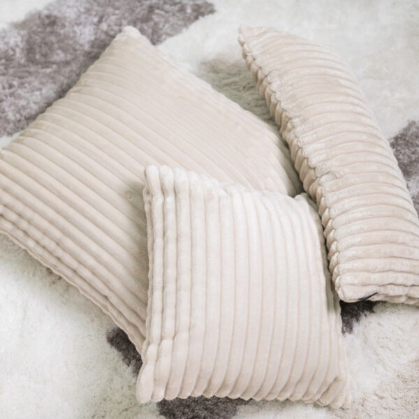 Lot de deux coussins BOBOCHIC OSLO carrés beige en velours côtelé