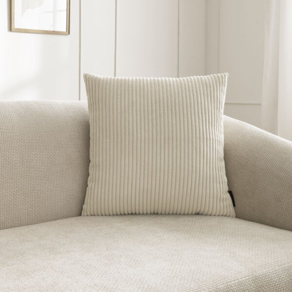 Deux coussins BOBOCHIC STOCKHOLM beiges carrés en velours, réversibles et texturés