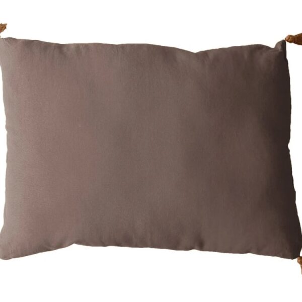 Coussin à pompons Home Maison taupe avec quatre pompons en jute