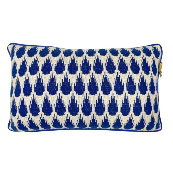 Coussin botanique tricoté Malagoon bleu au format allongé