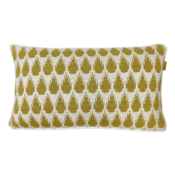 Coussin botanique tricoté Malagoon doré aux dimensions annoncées de 35 x 12 x 60 cm