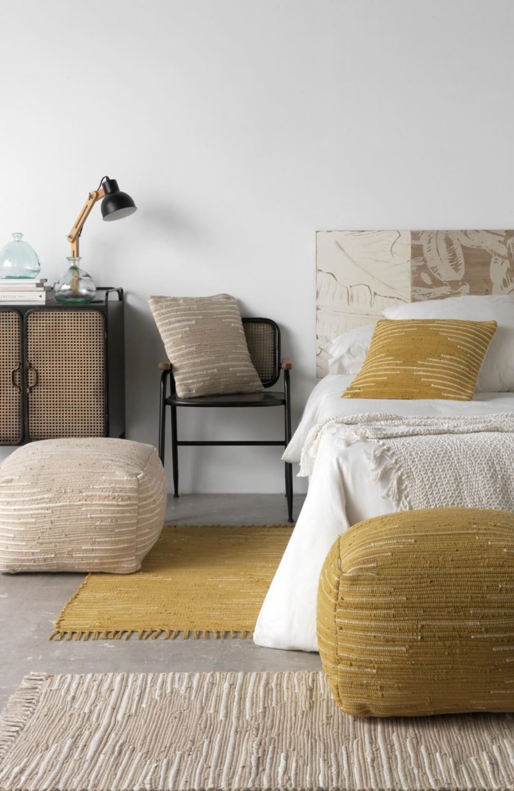 Coussin en coton GEESE HOME doré, tissé à la main, au format carré — vue 2