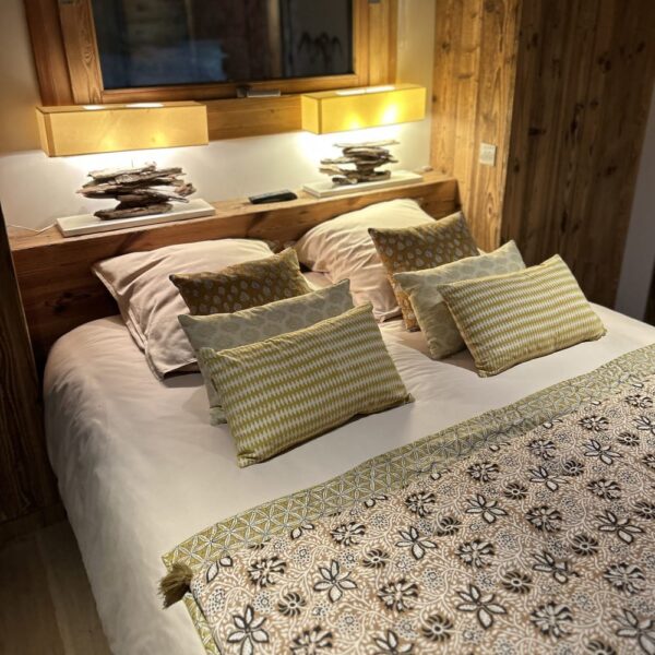 Coussin Now's Home NILAM carré jaune moutarde à motifs imprimés en coton