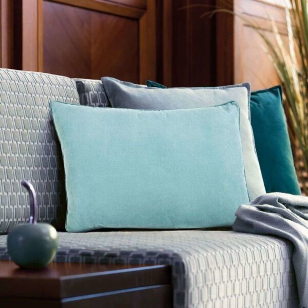 Coussin The Deco Factory SUEDEN bleu clair uni au toucher suédine