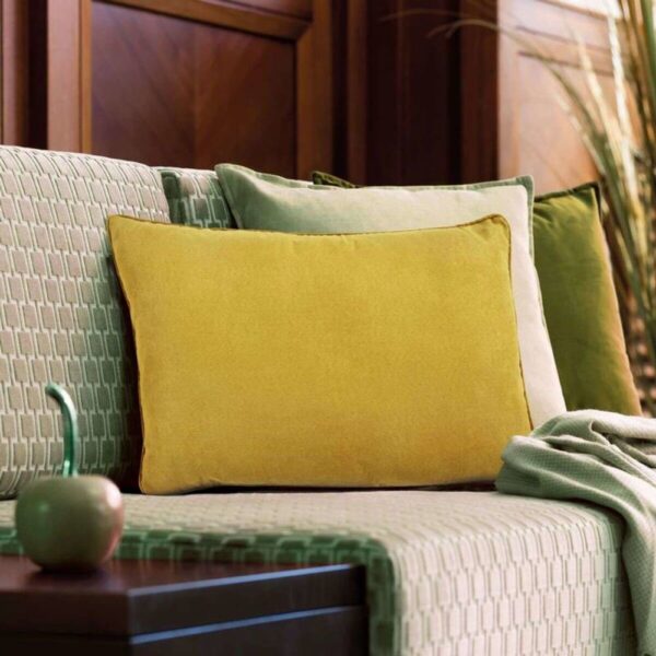 Coussin SUEDEN The Deco Factory jaune uni au toucher suédine