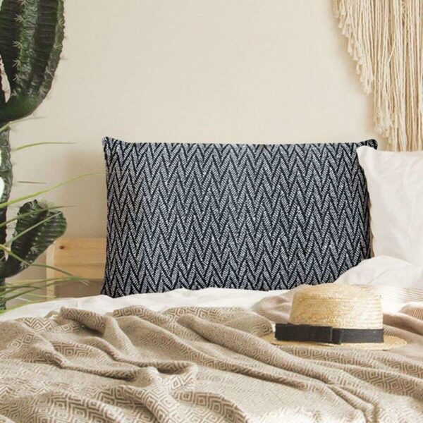 Coussin ethnique The Deco Factory à chevrons blancs et noirs, format rectangulaire