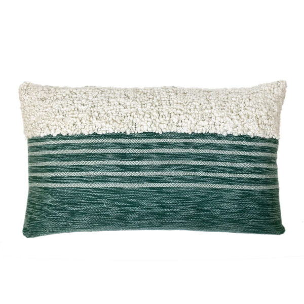 Coussin Malagoon vert au format allongé, dimensions annoncées 35 x 12 x 60 cm
