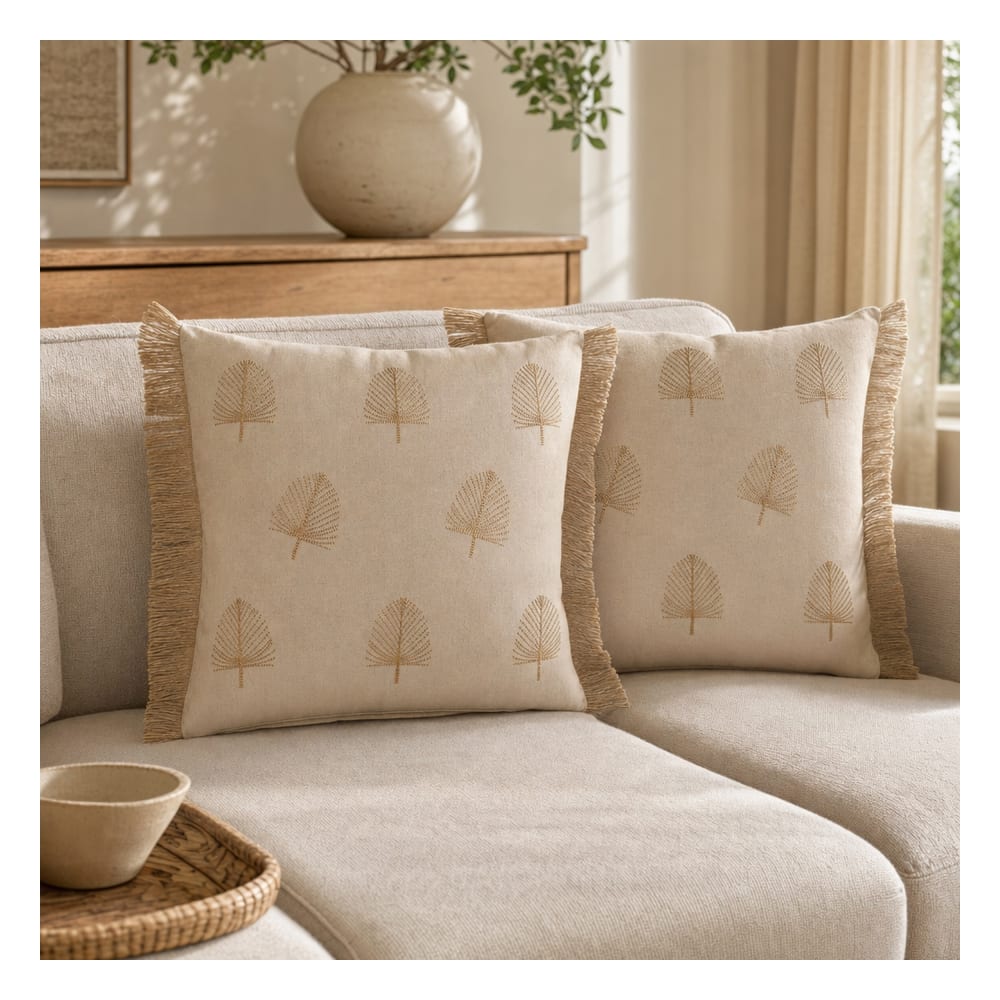 Lot de deux coussins NIYLO en coton beige, format carré 45 x 45 cm — vue 2